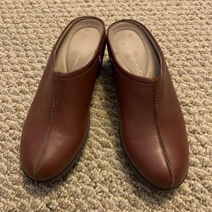 Easy Spirit size 7 1/2 brown clog